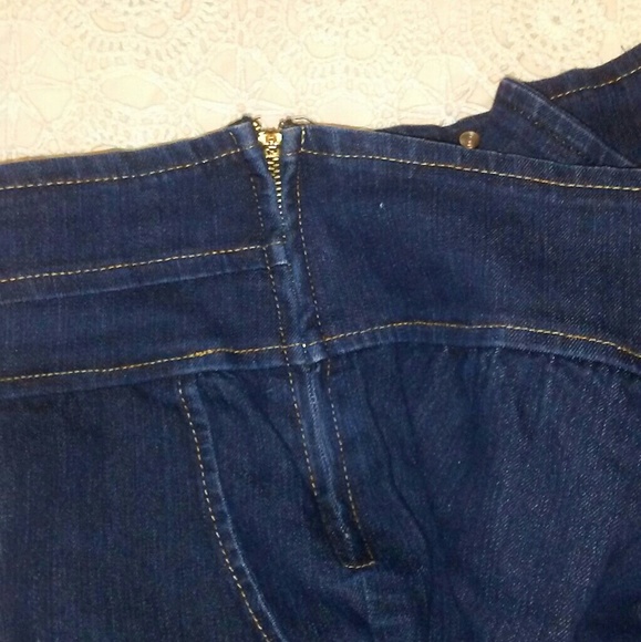 Plus size used jean shorts - Picture 3 of 6